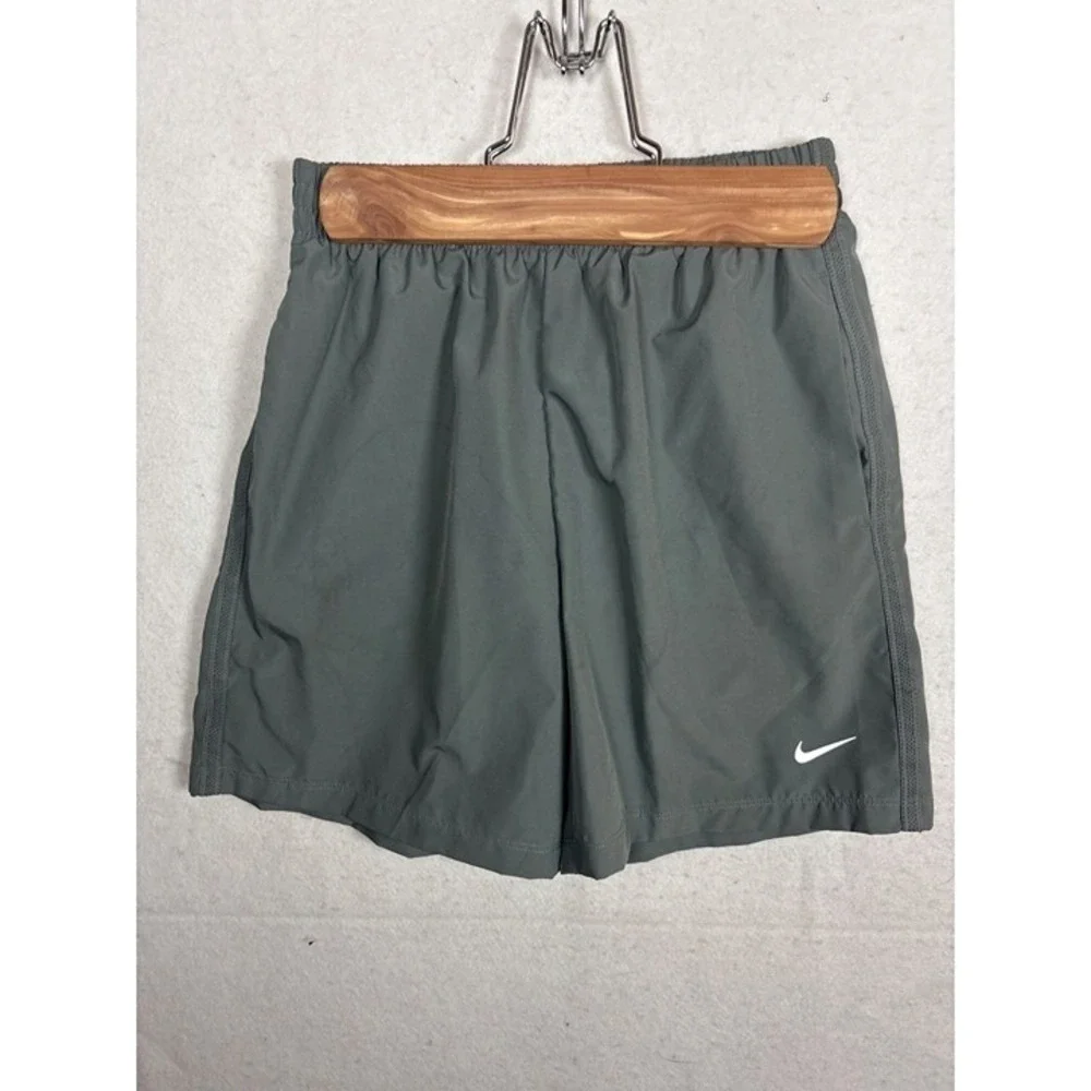 Nike Dri-FIT Athletic Shorts Boys Medium Gray t Lightweight‎ Performance